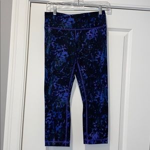Size 6 Lululemon Wunder Under Crops